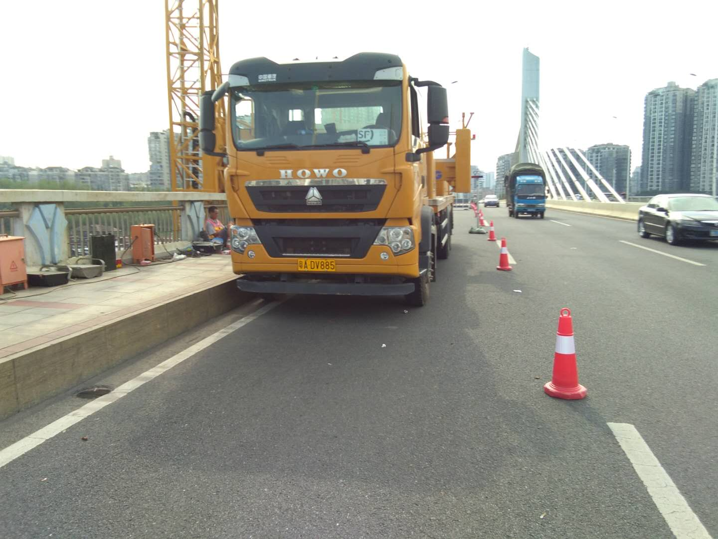 四川眾誠14米-22米橋梁檢測車租賃，低價(jià)、隨叫隨到